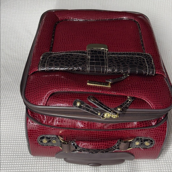 Samantha Brown Red Crocodile Embossed Spinner Travel Carry-On Bag  - 9 x 14 x 22 - Picture 3 of 10